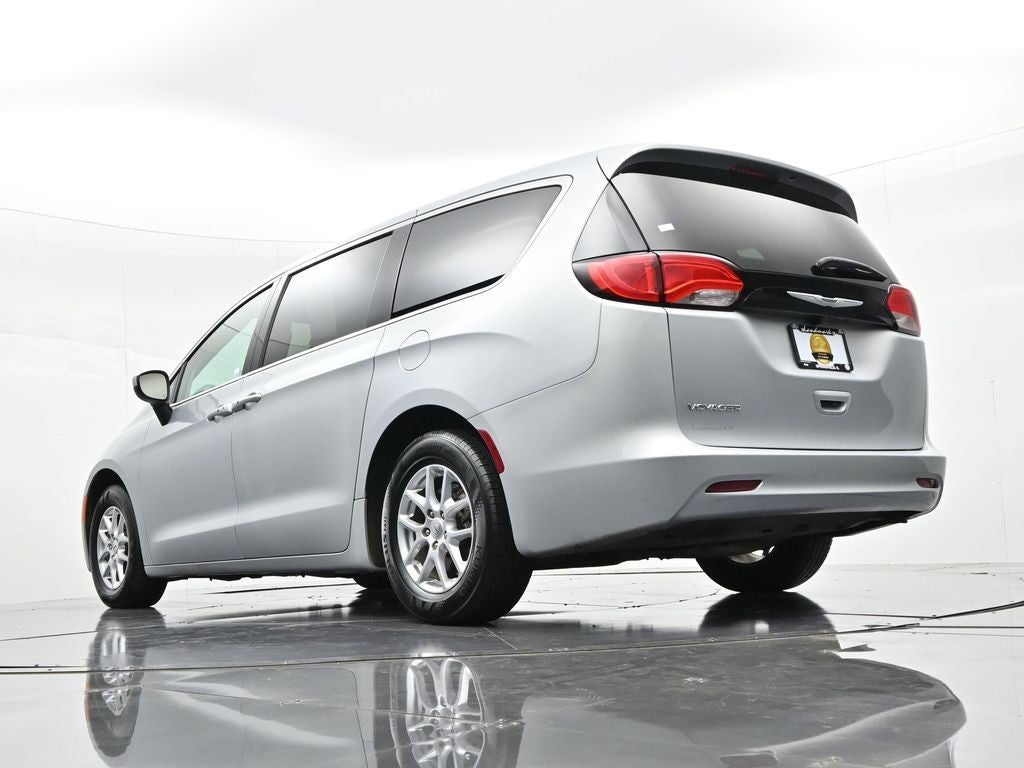 2023 Chrysler Voyager LX FWD