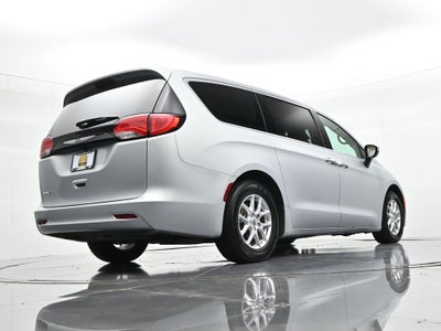 2023 Chrysler Voyager LX FWD