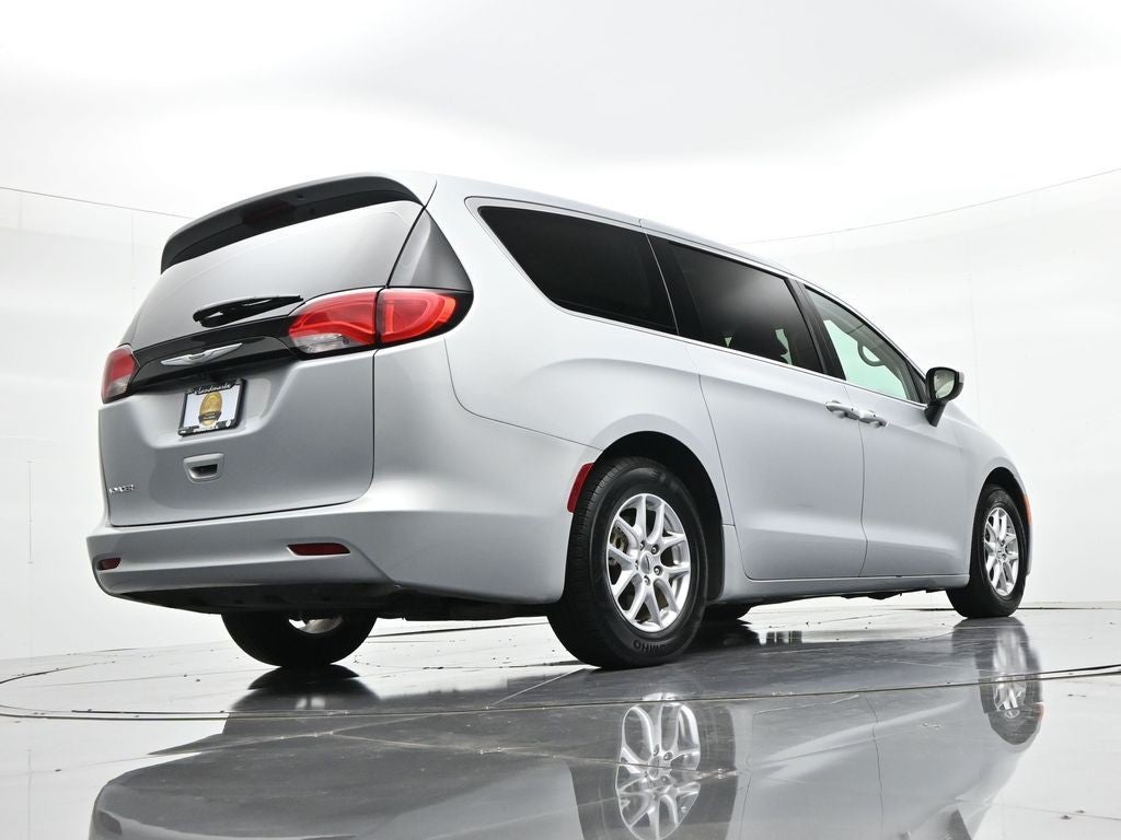 2023 Chrysler Voyager LX FWD