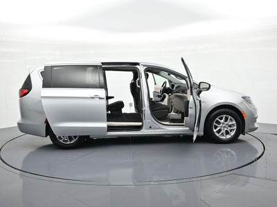 2023 Chrysler Voyager LX FWD