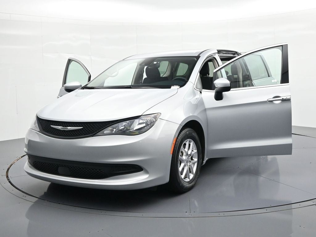 2023 Chrysler Voyager LX FWD