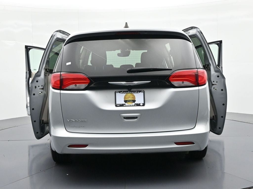 2023 Chrysler Voyager LX FWD