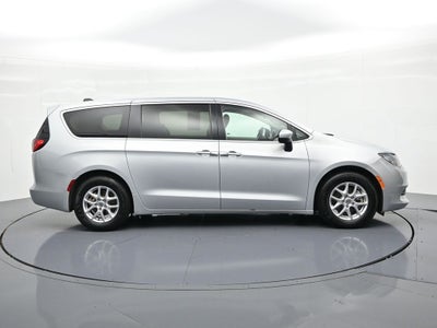 2023 Chrysler Voyager LX FWD