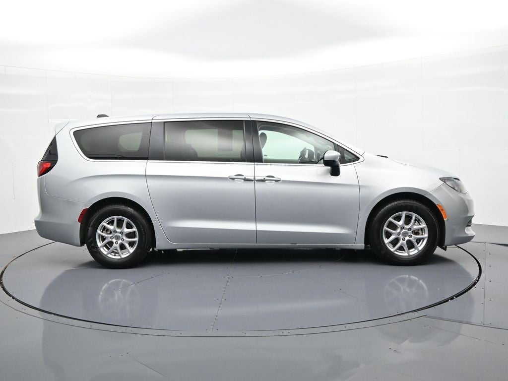 2023 Chrysler Voyager LX FWD