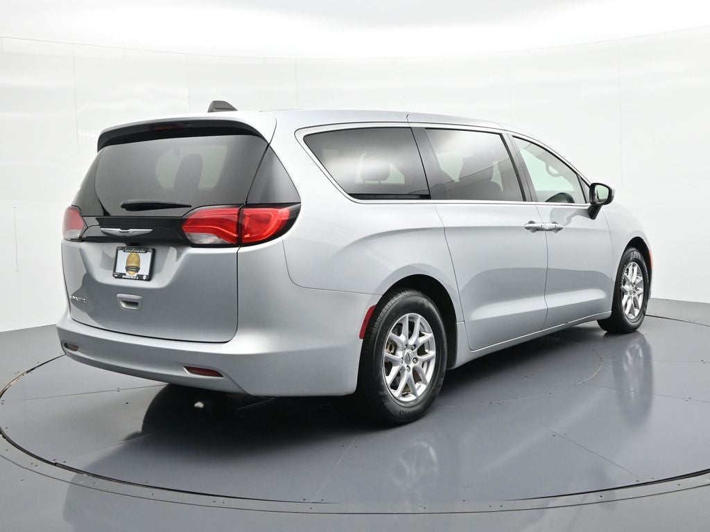 2023 Chrysler Voyager LX FWD