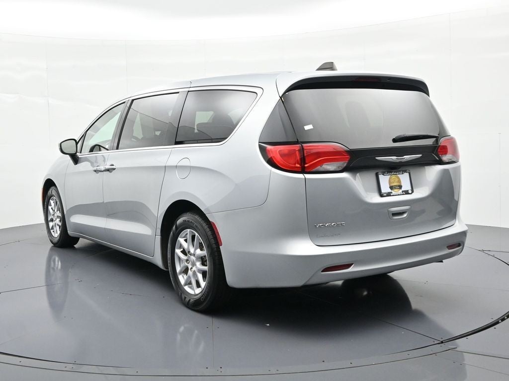 2023 Chrysler Voyager LX FWD