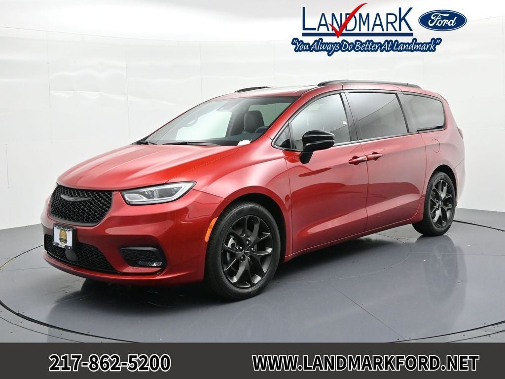 2025 Chrysler Pacifica Limited FWD