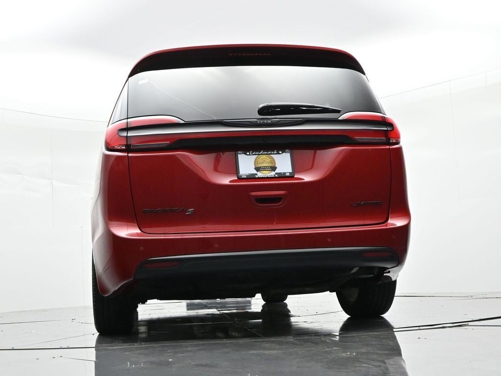 2025 Chrysler Pacifica Limited FWD