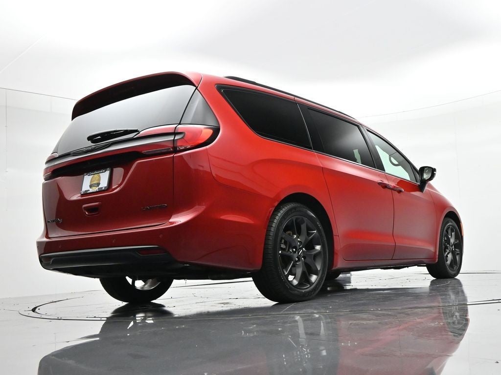 2025 Chrysler Pacifica Limited FWD