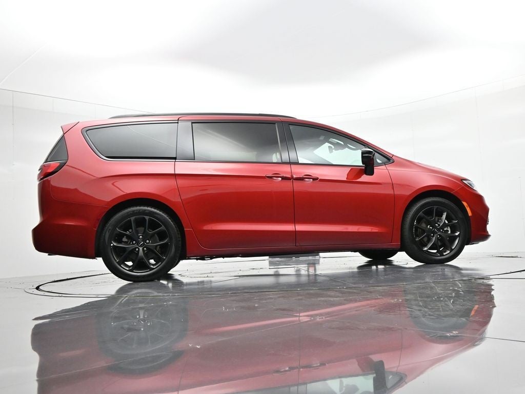 2025 Chrysler Pacifica Limited FWD