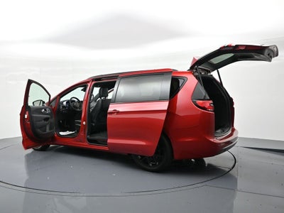 2025 Chrysler Pacifica Limited FWD