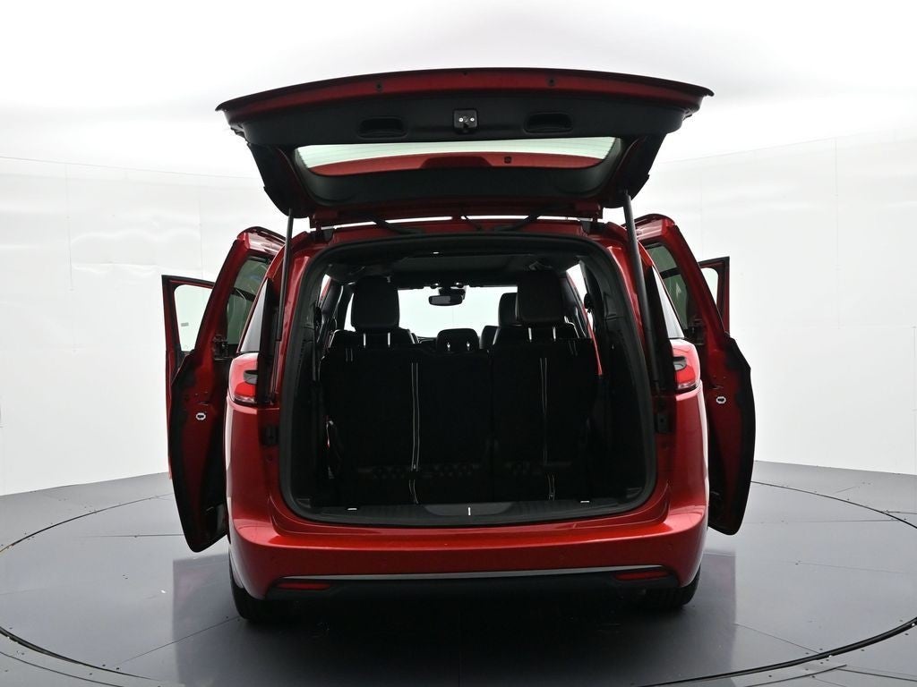 2025 Chrysler Pacifica Limited FWD