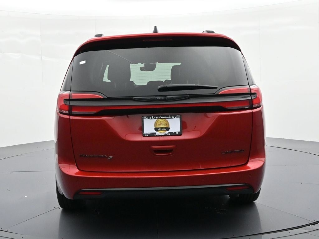 2025 Chrysler Pacifica Limited FWD