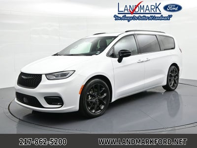 2025 Chrysler Pacifica Limited FWD