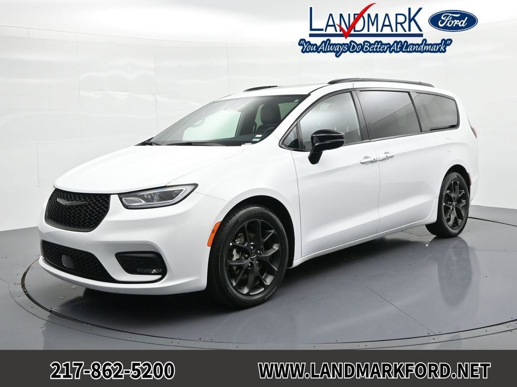 2025 Chrysler Pacifica Limited FWD