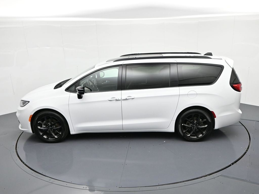 2025 Chrysler Pacifica Limited FWD
