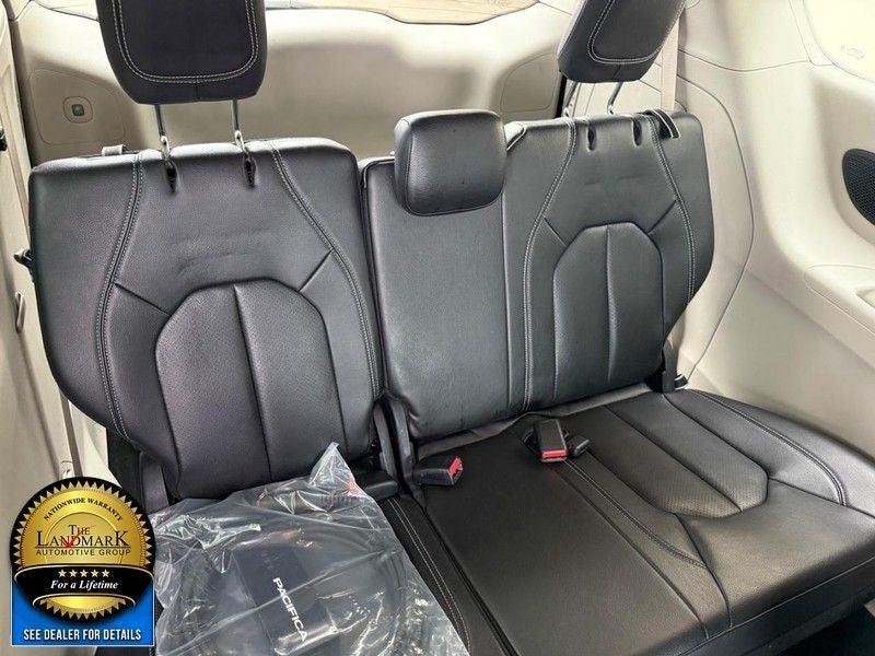 2022 Chrysler Pacifica Hybrid Touring L FWD