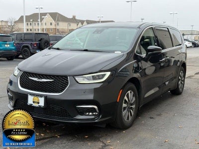 2022 Chrysler Pacifica Hybrid Touring L FWD