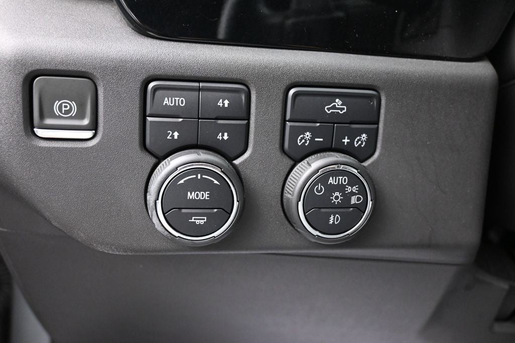 2024 Chevrolet Silverado 1500 4WD Crew Cab 147" LT Trail Boss