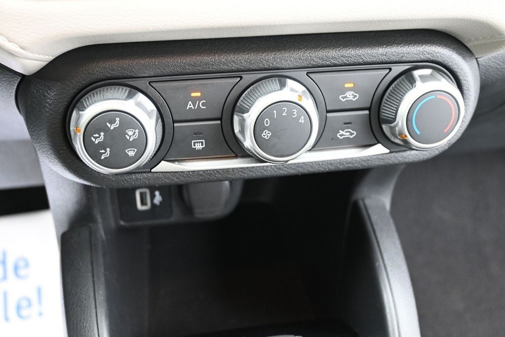 2022 Nissan Versa SV CVT