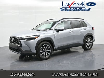 2024 Toyota Corolla Cross XLE 2WD (Natl)