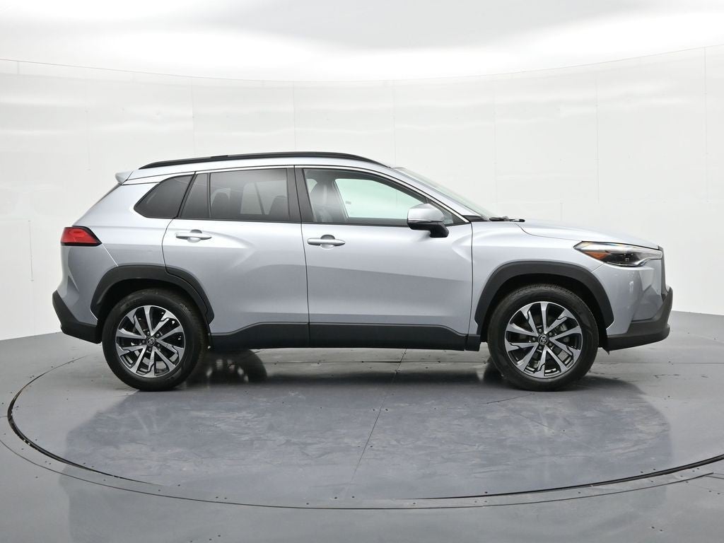 2024 Toyota Corolla Cross XLE 2WD (Natl)