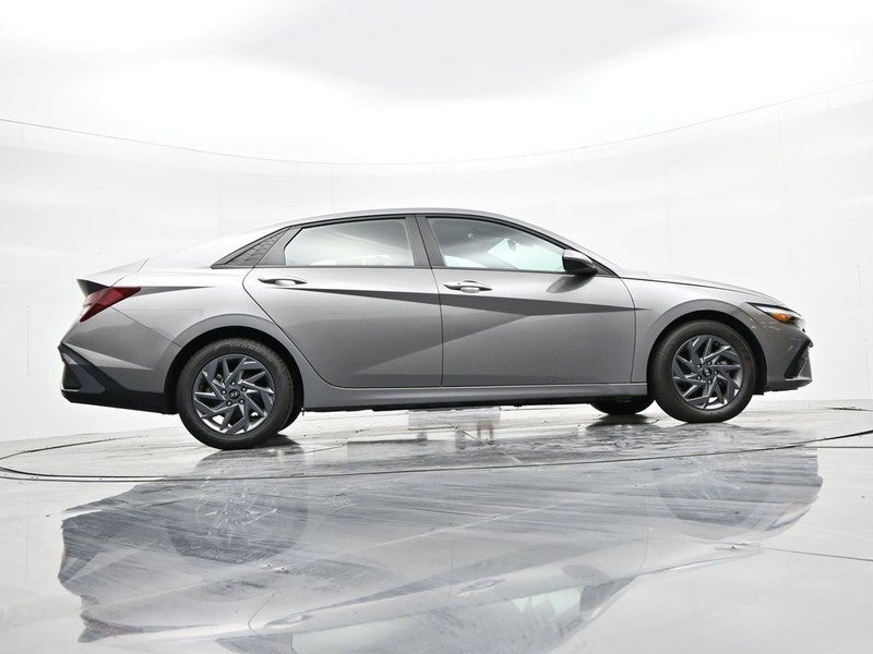 2024 Hyundai Elantra SEL IVT