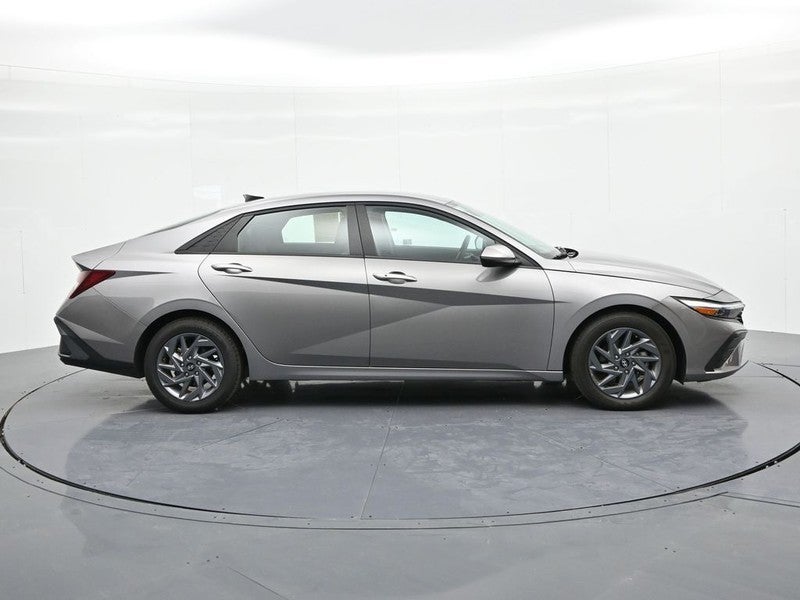 2024 Hyundai Elantra SEL IVT