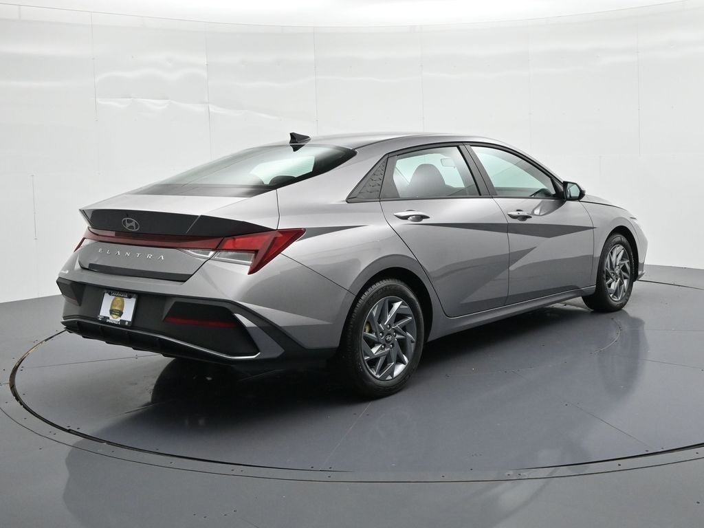 2024 Hyundai Elantra SEL IVT