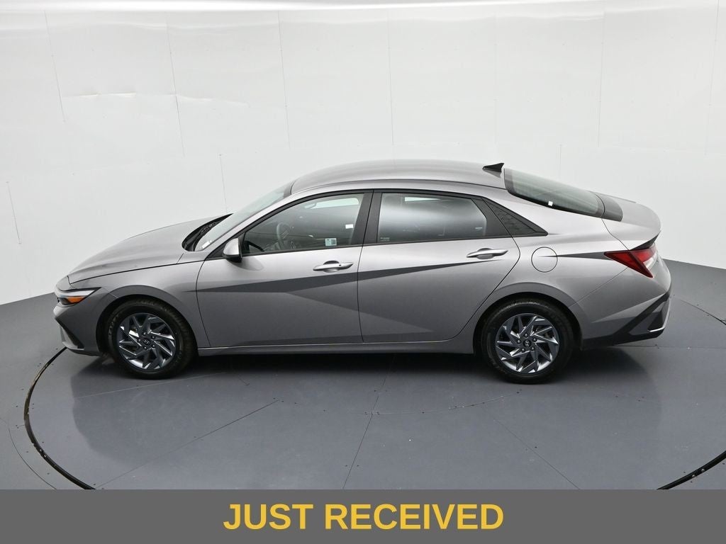 2024 Hyundai Elantra SEL IVT