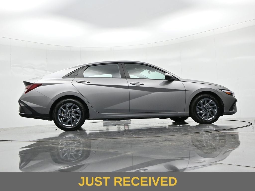 2024 Hyundai Elantra SEL IVT