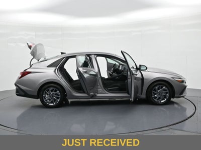 2024 Hyundai Elantra SEL IVT