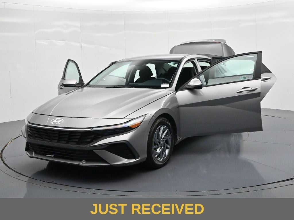 2024 Hyundai Elantra SEL IVT