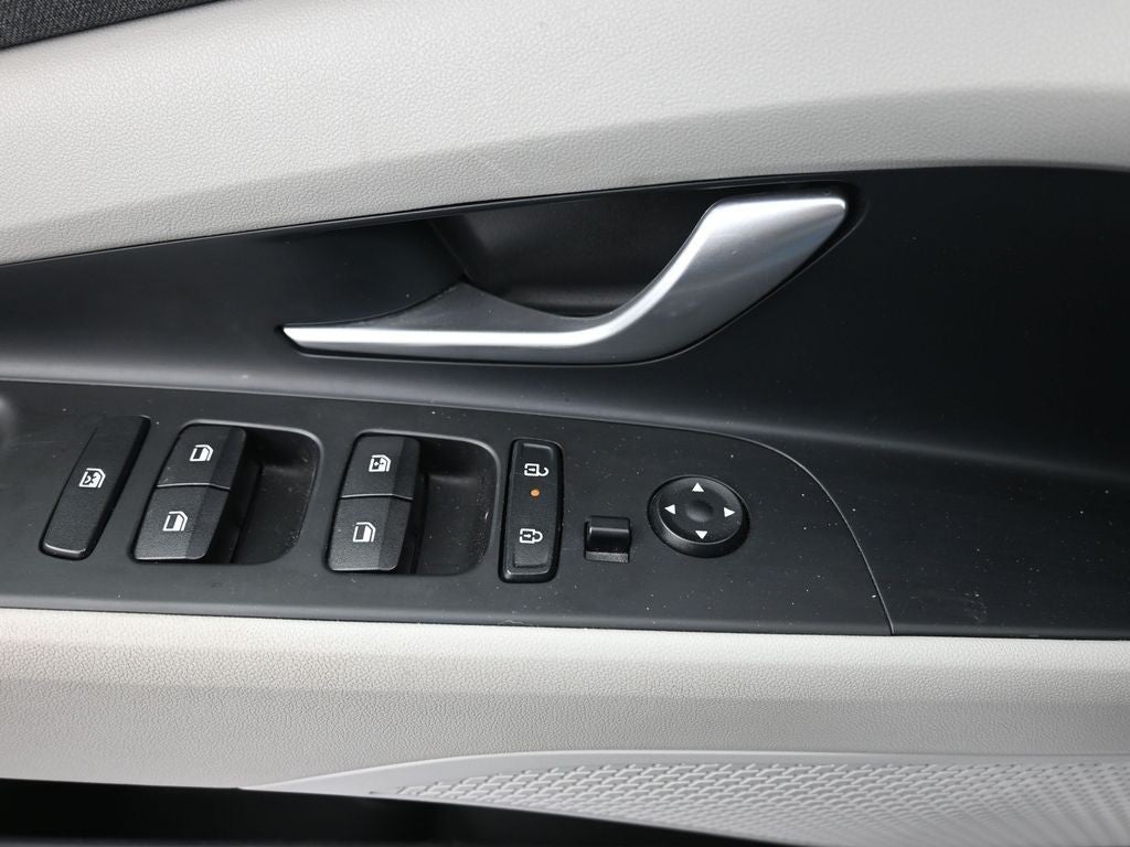 2024 Hyundai Elantra Limited IVT