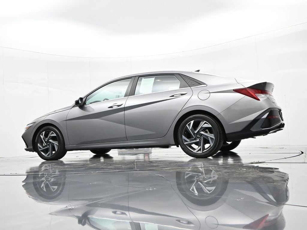 2024 Hyundai Elantra Limited IVT