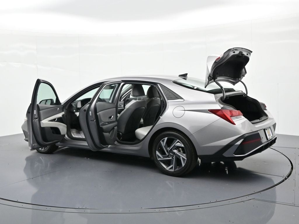 2024 Hyundai Elantra Limited IVT