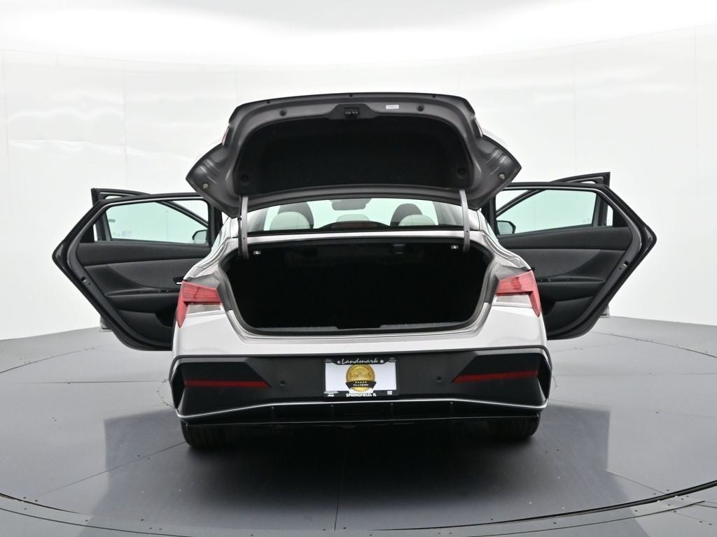 2024 Hyundai Elantra Limited IVT